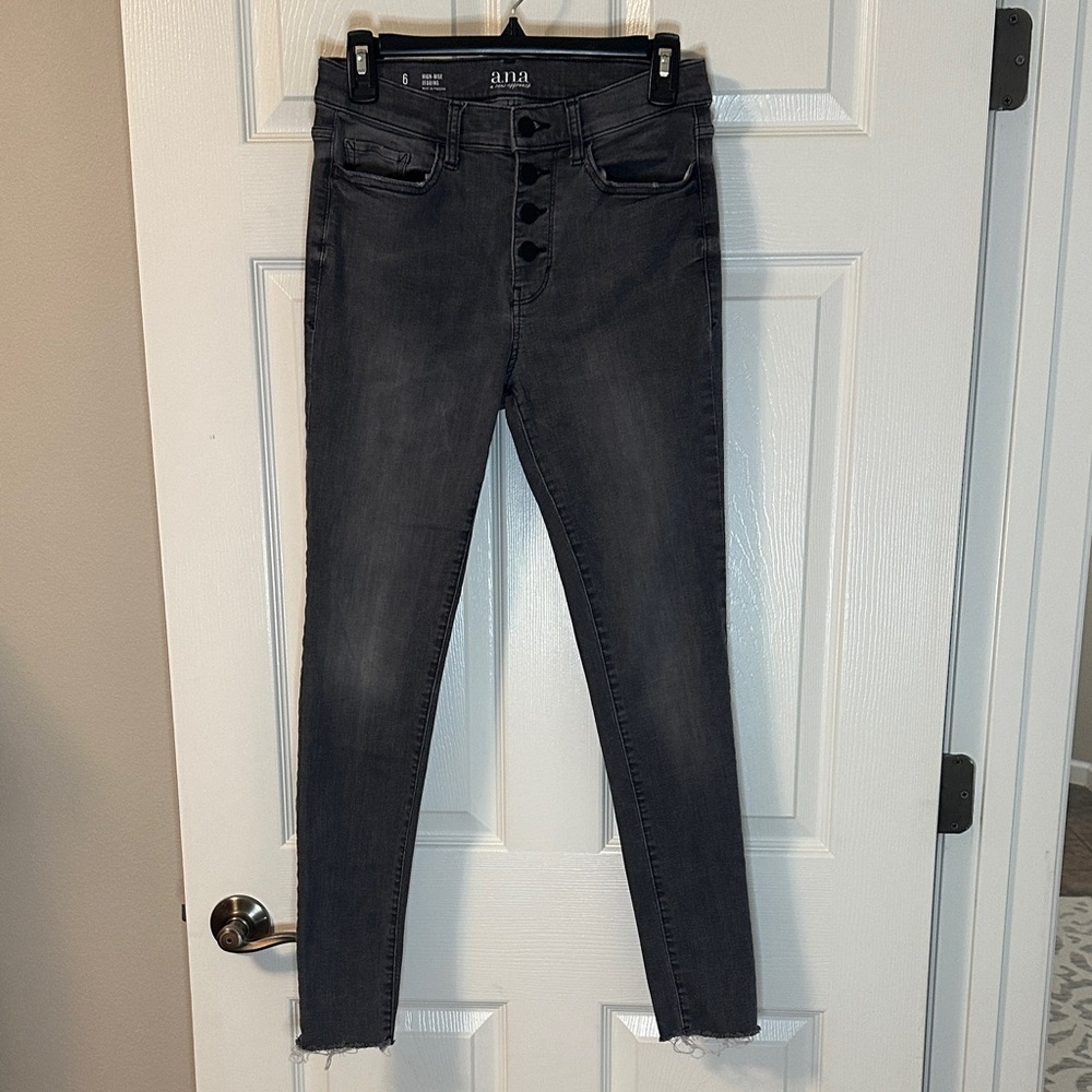 Women's Black High-Waisted Jeans